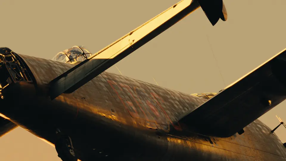 Longa da Segunda Guerra, avião ao pôr do sol